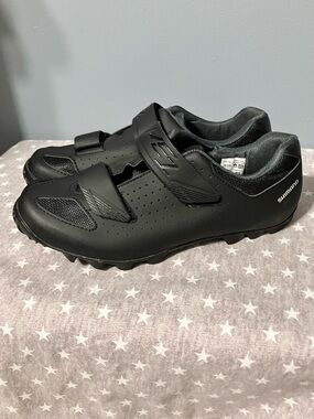 Shimano Men’s 44 (11) Black Cycling Shoes Dual Velcro Straps NWOB